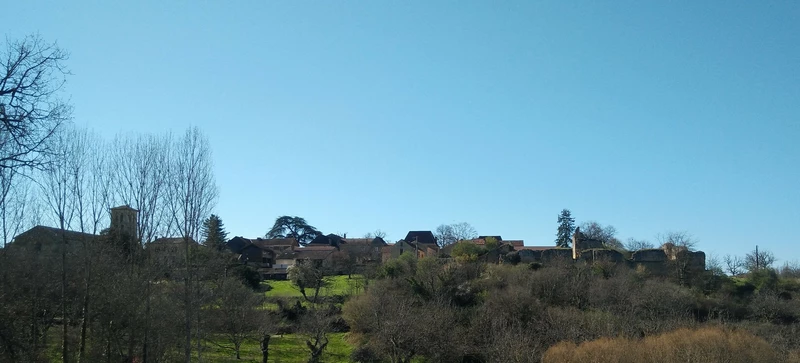 Molières de l’église au château. Photo Éliane Promis